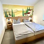 Värdshus _ _ Drei Linden *